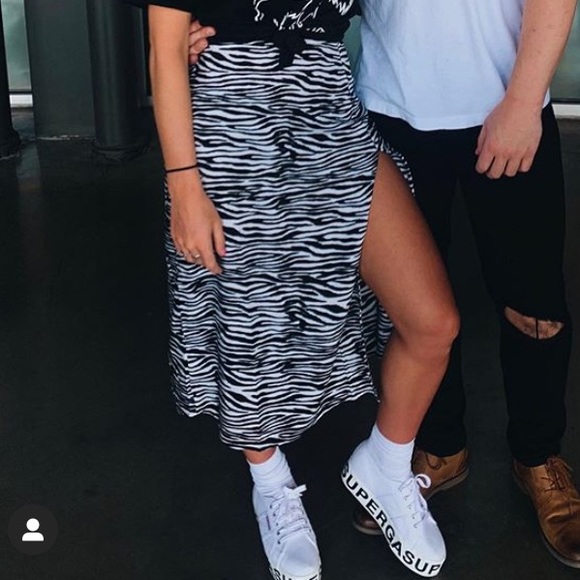 Princess Polly Dresses & Skirts - Princess polly/motel zebra skirt!!